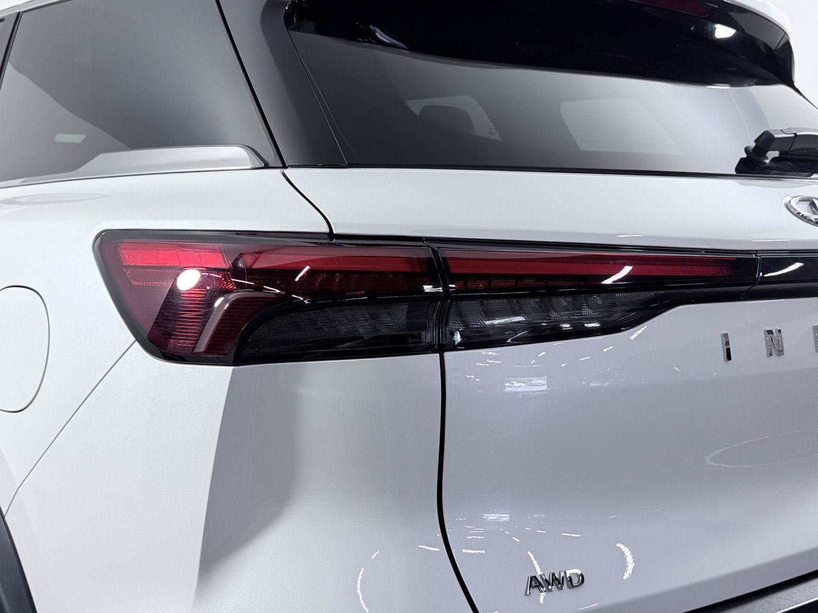 Certified 2023 INFINITI QX60 Sensory AWD/4WD image 9