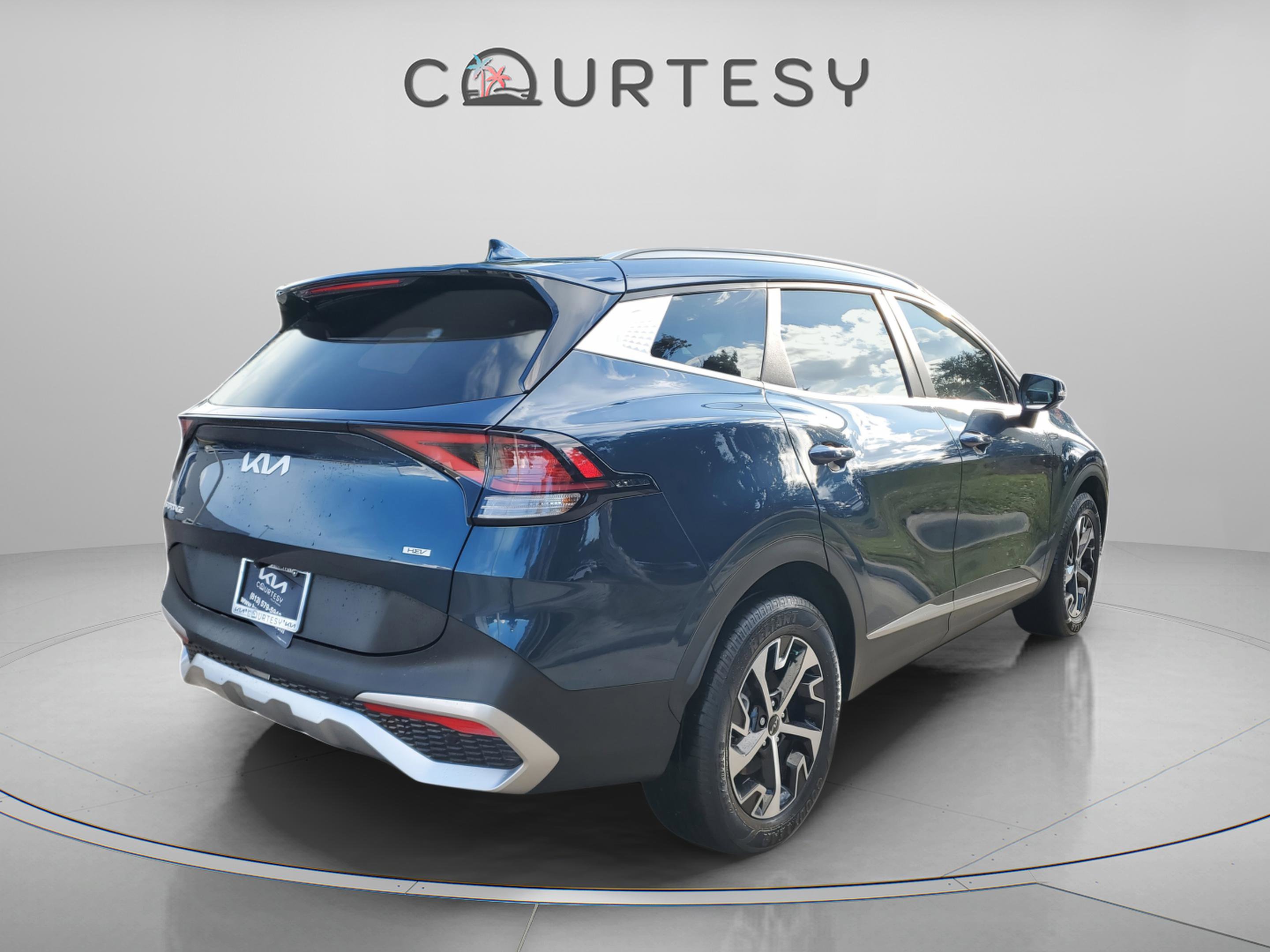 Used 2024 Kia Sportage EX image 3