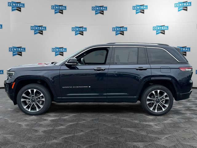 Certified 2023 Jeep Grand Cherokee Overland w/ Luxury Tech Group IV AWD/4WD image 3