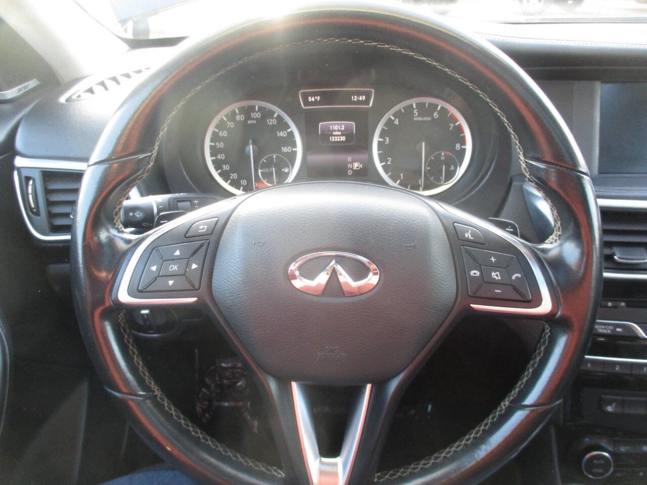 Used 2018 INFINITI QX30 AWD image 18