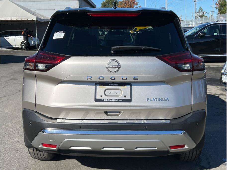 Used 2022 Nissan Rogue Platinum w/ Head-Up Display Package image 4