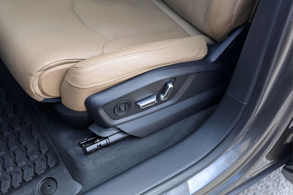 Used 2019 Audi Q8 Prestige w/ Luxury Package AWD/4WD image 8