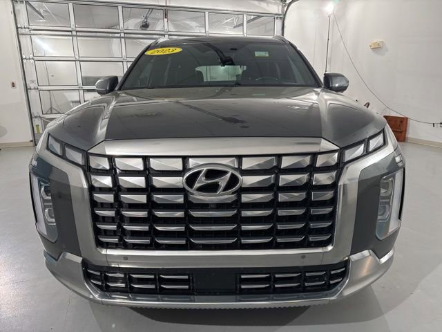 Used 2023 Hyundai Palisade Calligraphy FWD image 2