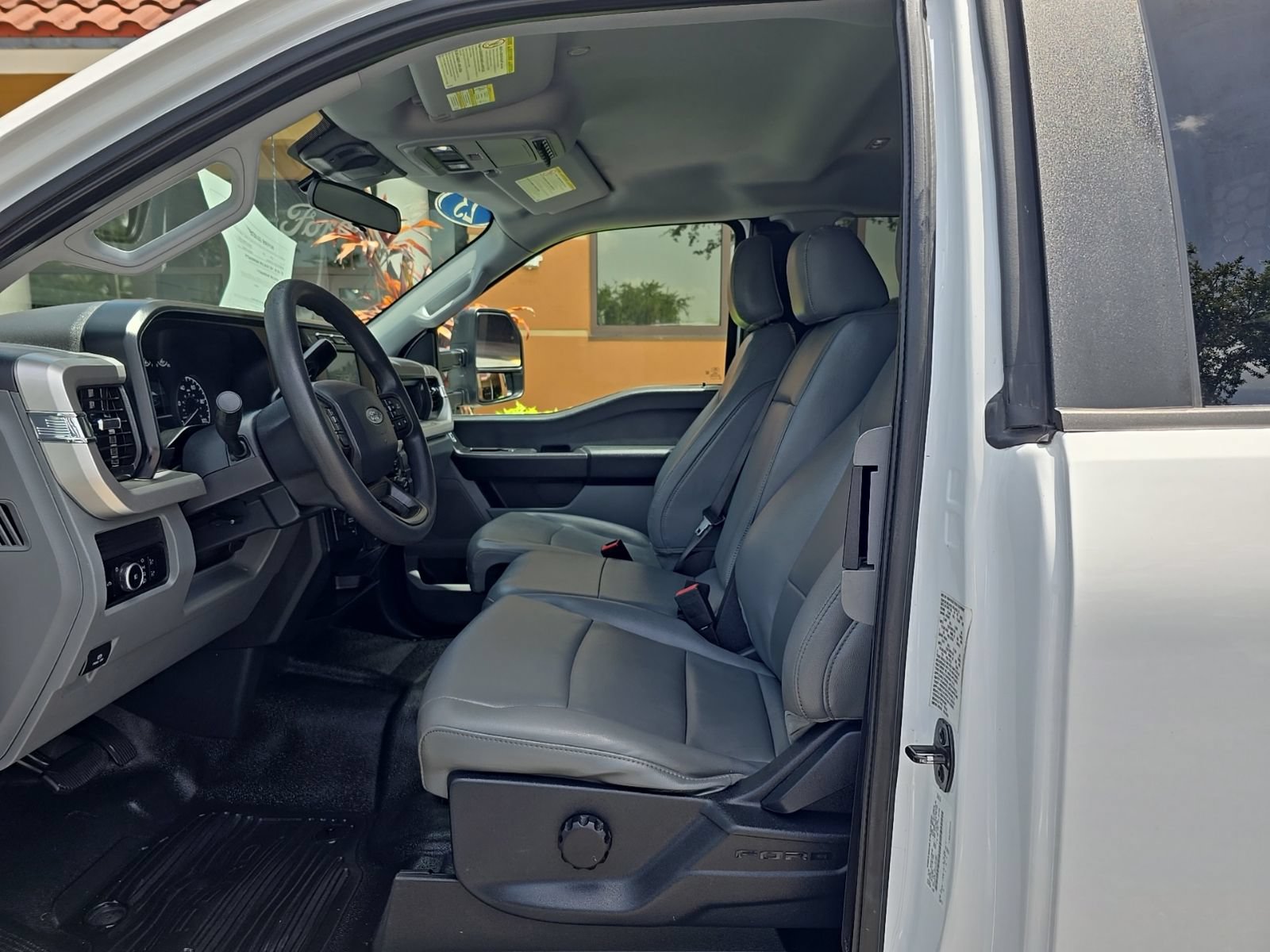 Used 2023 Ford F550 4x4 SuperCab Super Duty image 5