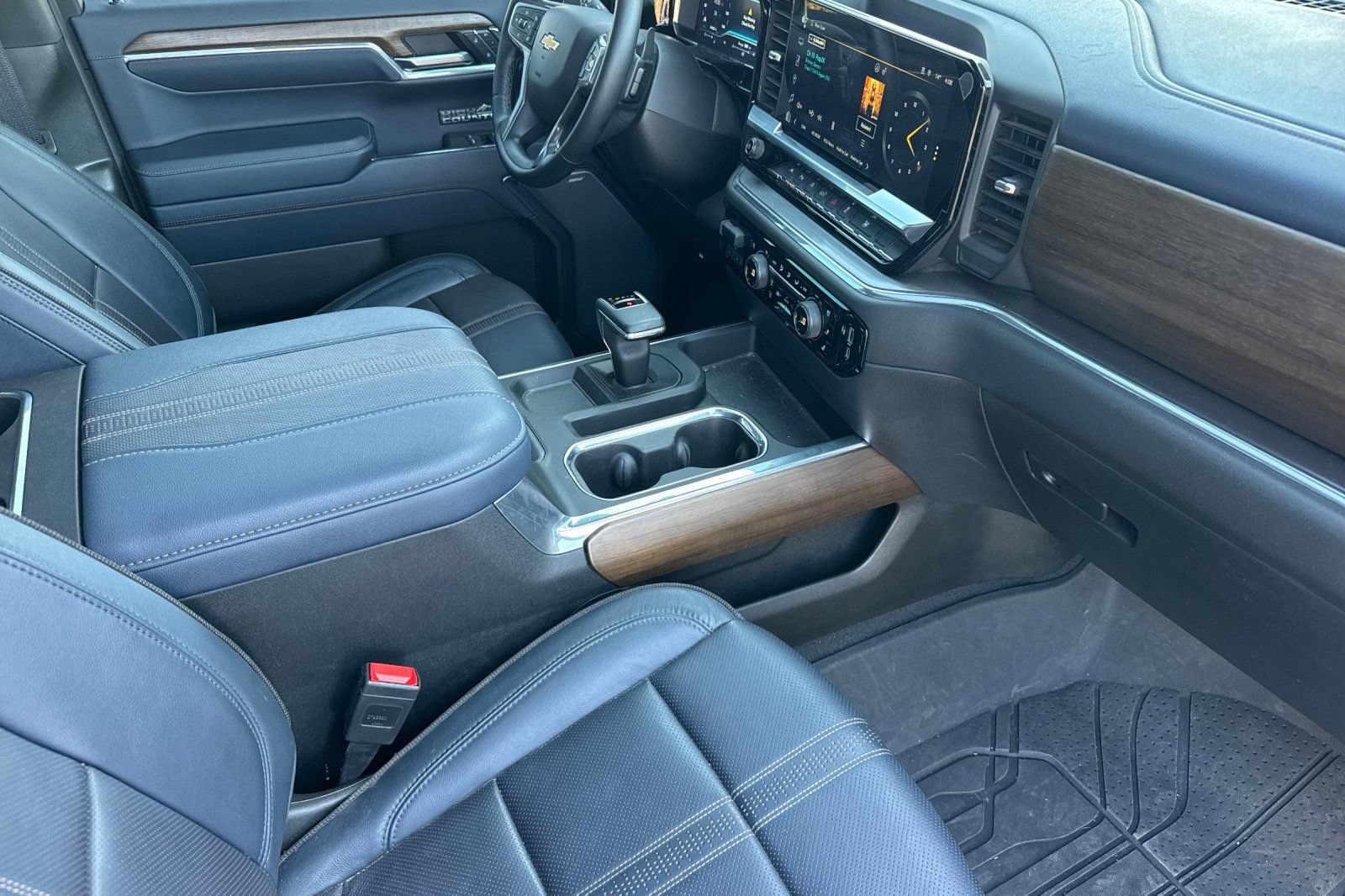 Used 2023 Chevrolet Silverado 1500 High Country w/ High Country Premium Package AWD/4WD image 18