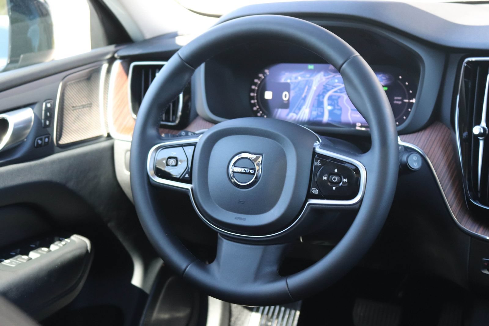 Used 2024 Volvo XC60 T8 Plus w/ Protection Package Premier AWD/4WD image 17