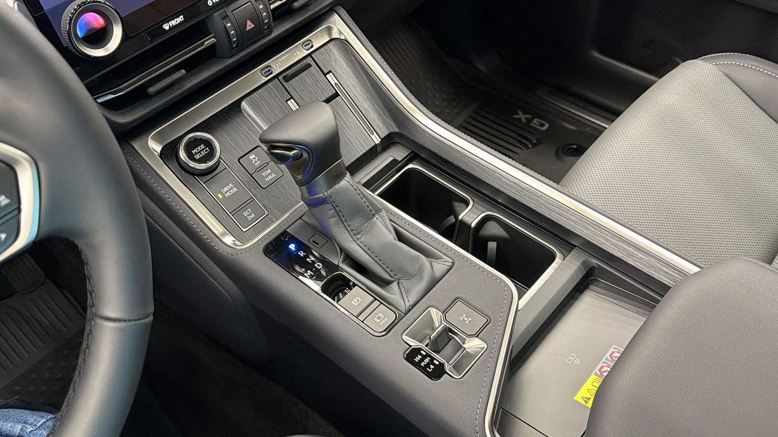 Used 2026 Lexus GX 550 w/ Accessory Package (2T) image 25