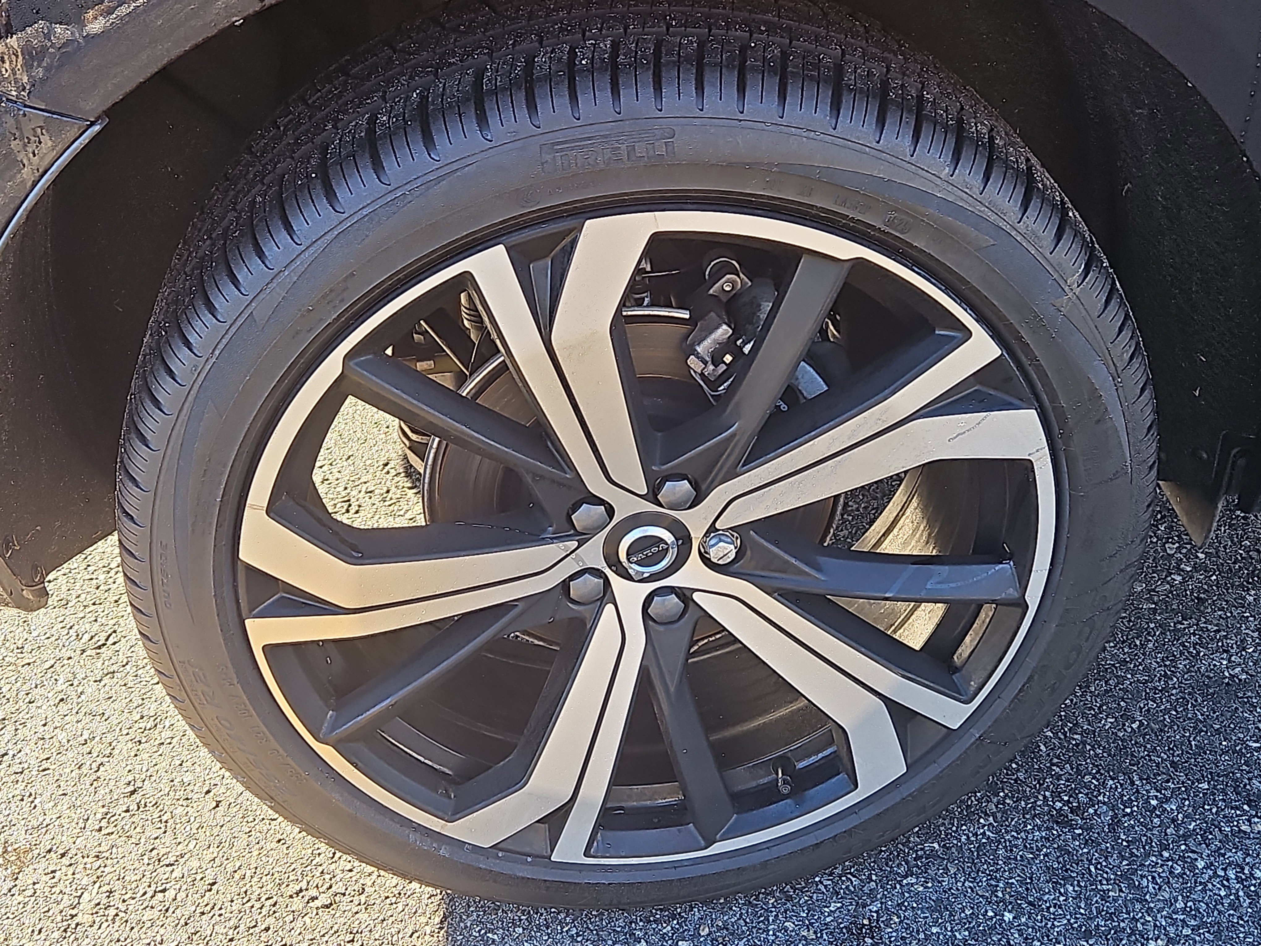 Used 2025 Volvo XC60 B5 Ultra w/ Protection Package Premier image 32