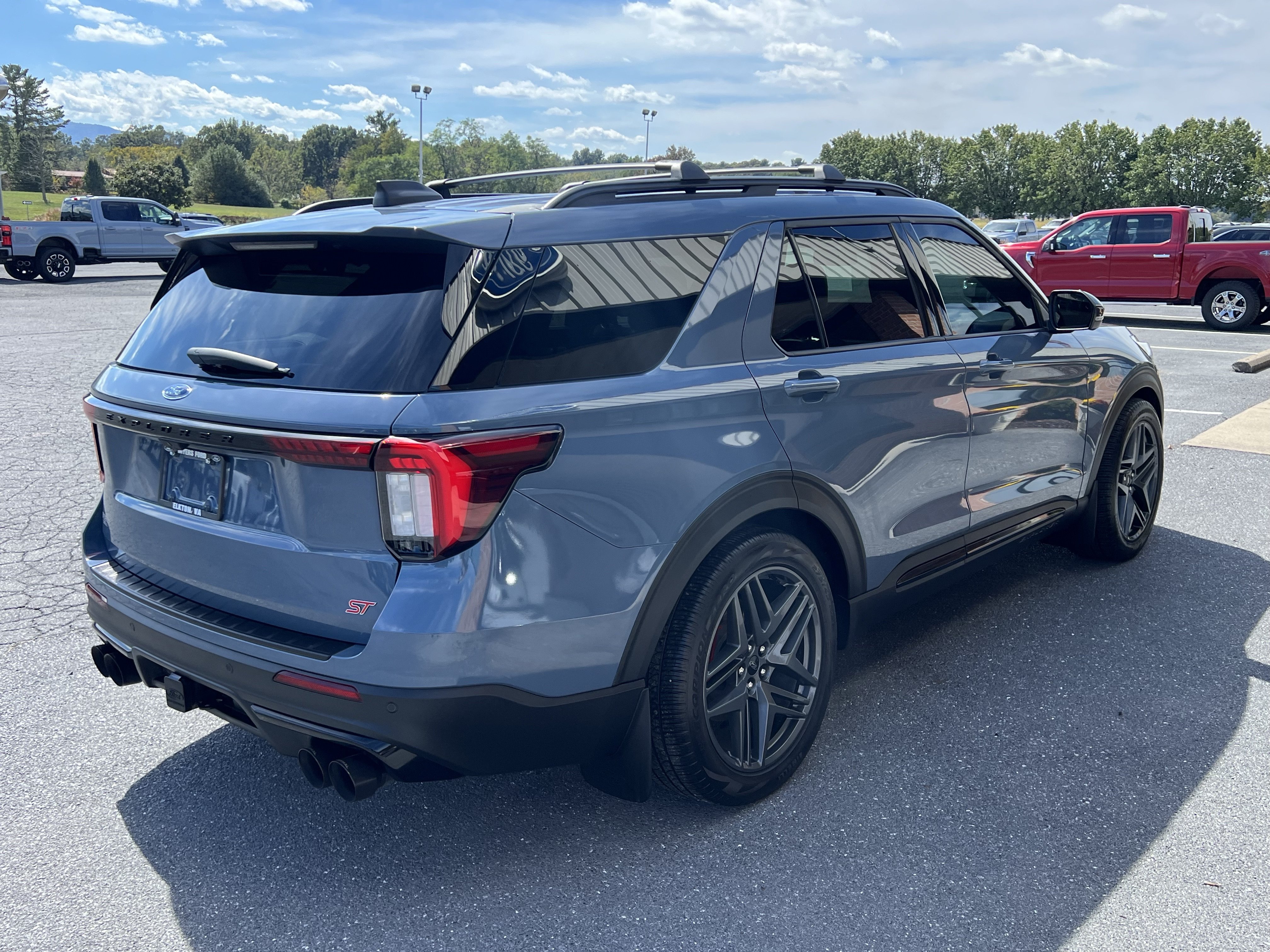 Used 2025 Ford Explorer ST AWD/4WD image 7