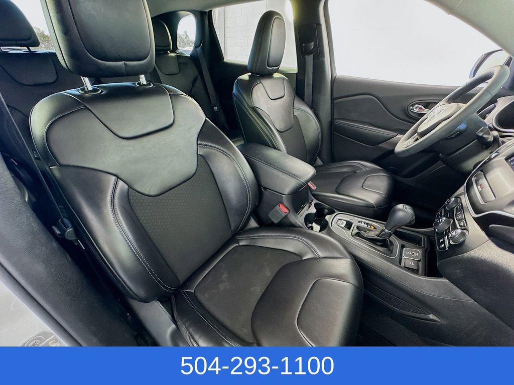 Used 2020 Jeep Cherokee Latitude Plus FWD image 29