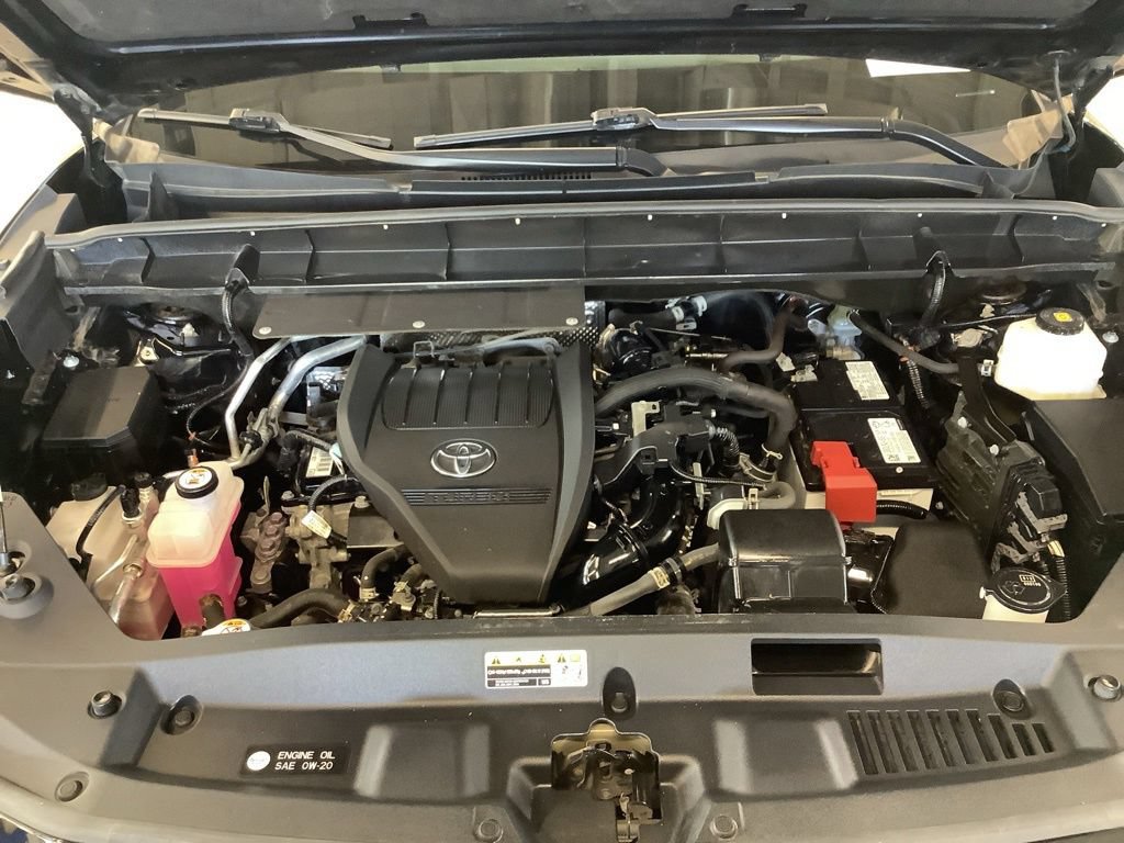 Used 2023 Toyota Highlander XLE AWD/4WD image 24