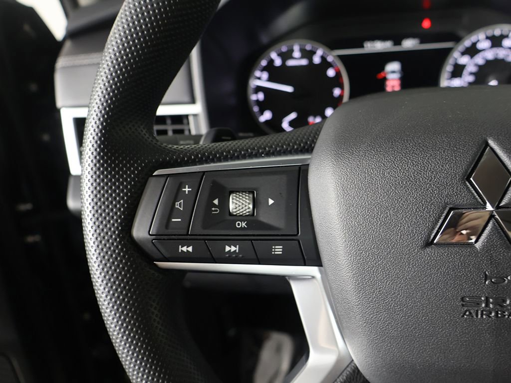 New 2026 Mitsubishi Outlander ES FWD image 38
