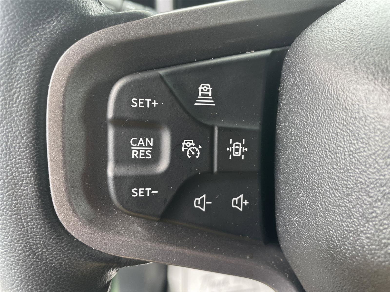 Used 2025 Ford Bronco Badlands image 15