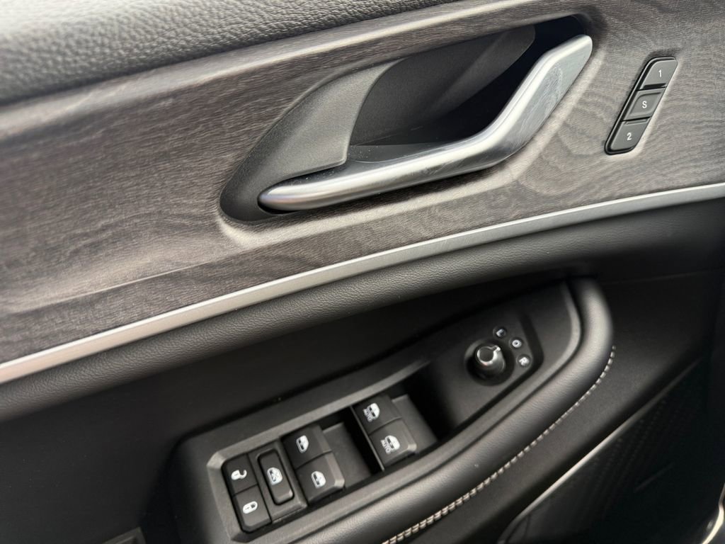 Used 2023 Jeep Grand Cherokee 4WD 4xe w/ Luxury Tech Group II image 19