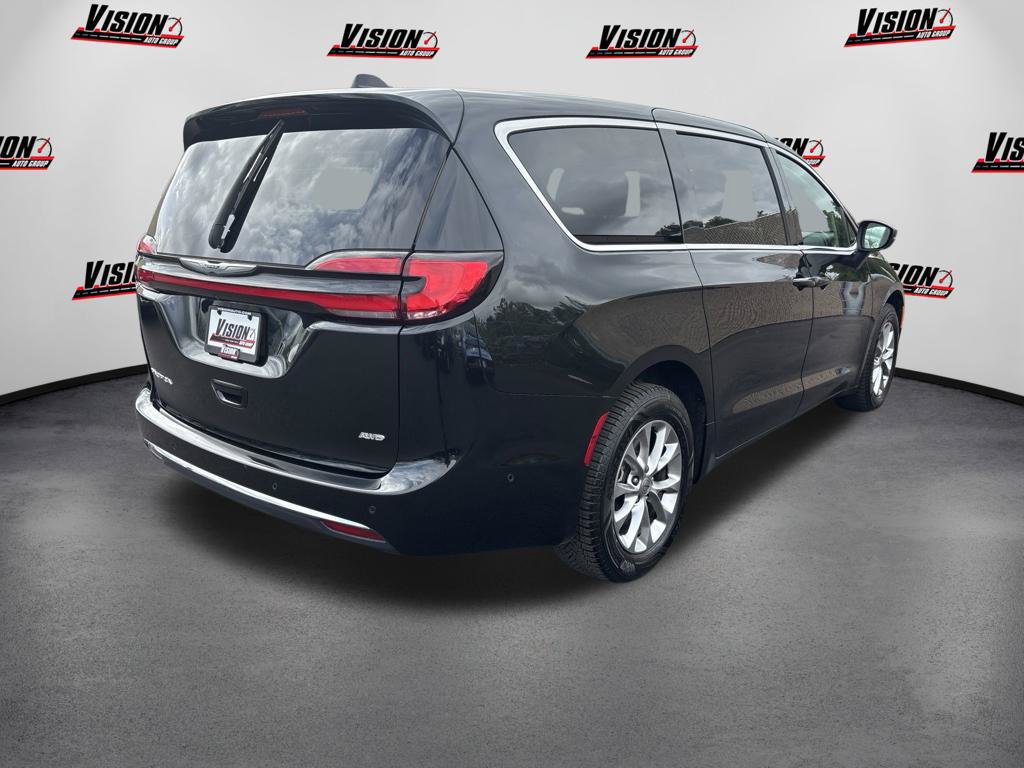 Used 2023 Chrysler Pacifica Touring-L AWD/4WD image 5