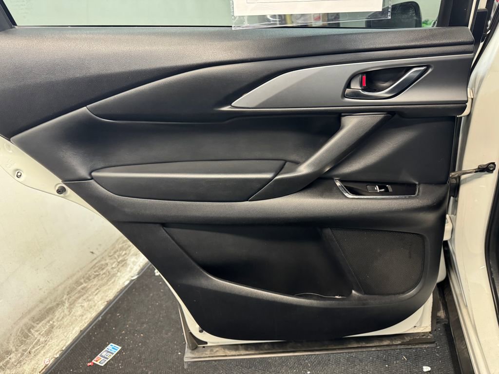 Used 2021 MAZDA CX-9 Touring FWD image 16