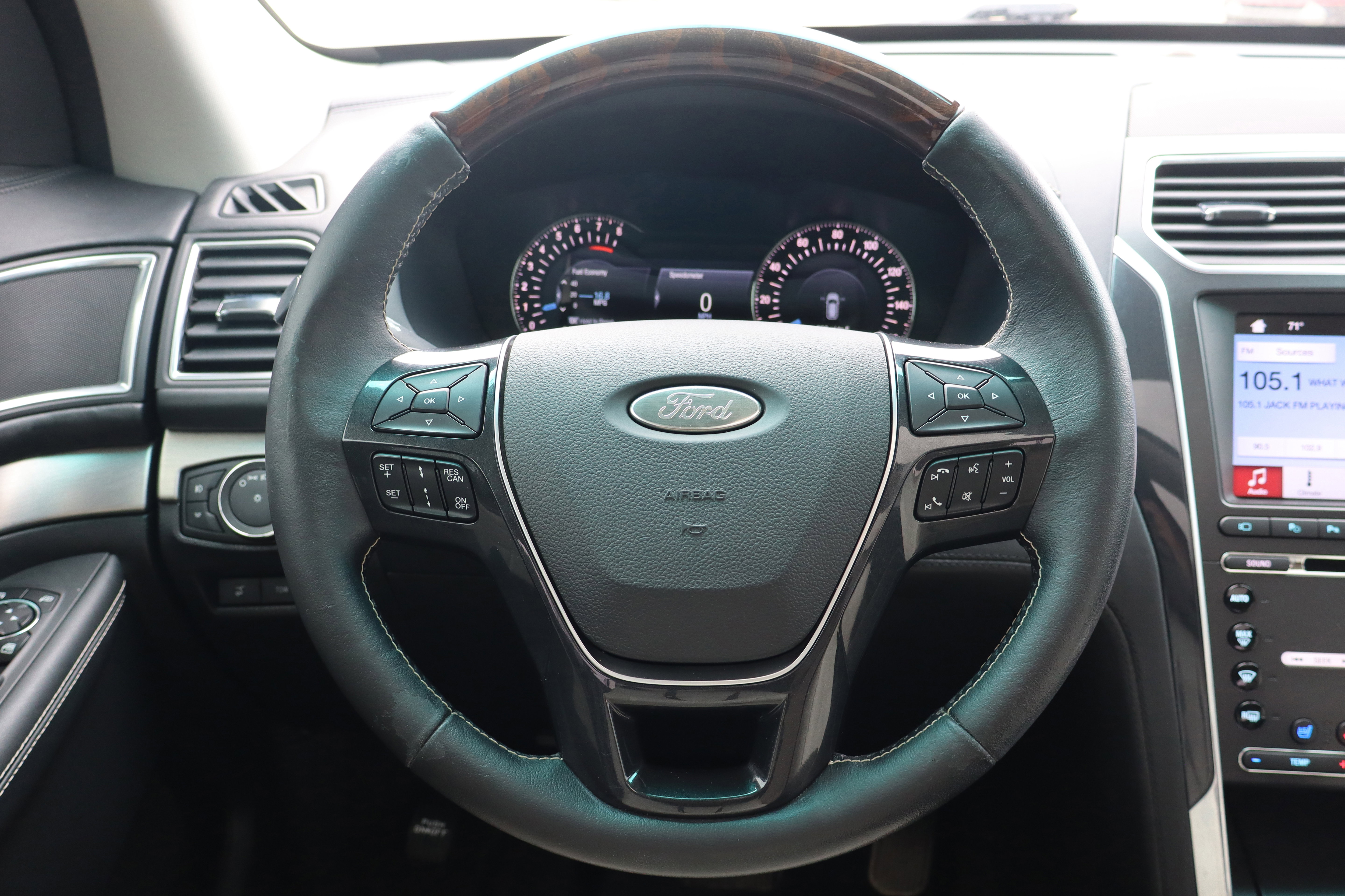 Used 2017 Ford Explorer Platinum AWD/4WD image 16