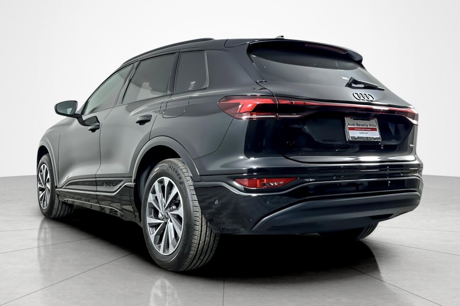 Used 2025 Audi Q6 e-tron Premium w/ Convenience Package image 3