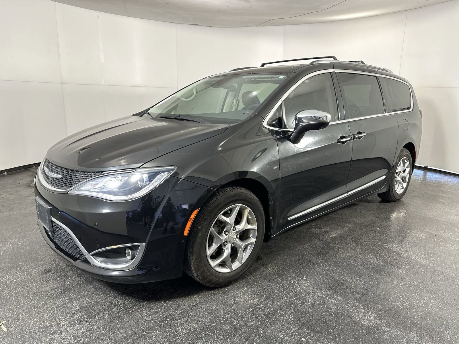 Used 2018 Chrysler Pacifica Limited image 7
