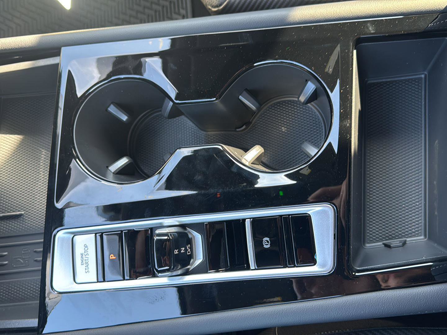 New 2026 Volkswagen Atlas Cross Sport SE image 17