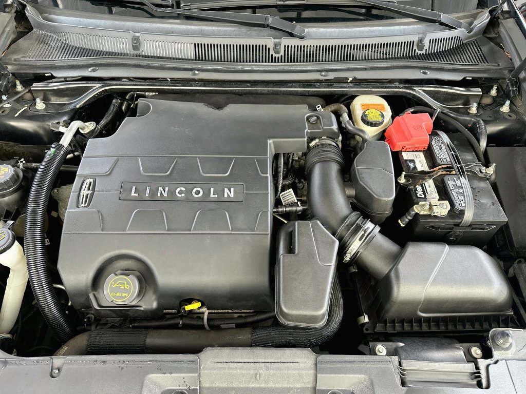 Used 2016 Lincoln MKS AWD image 31