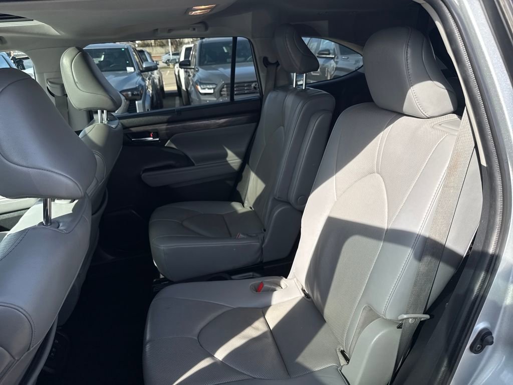 Used 2021 Toyota Highlander Limited AWD/4WD image 39