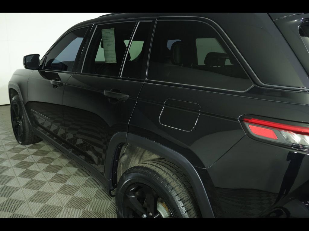 Used 2023 Jeep Grand Cherokee Altitude AWD/4WD image 14