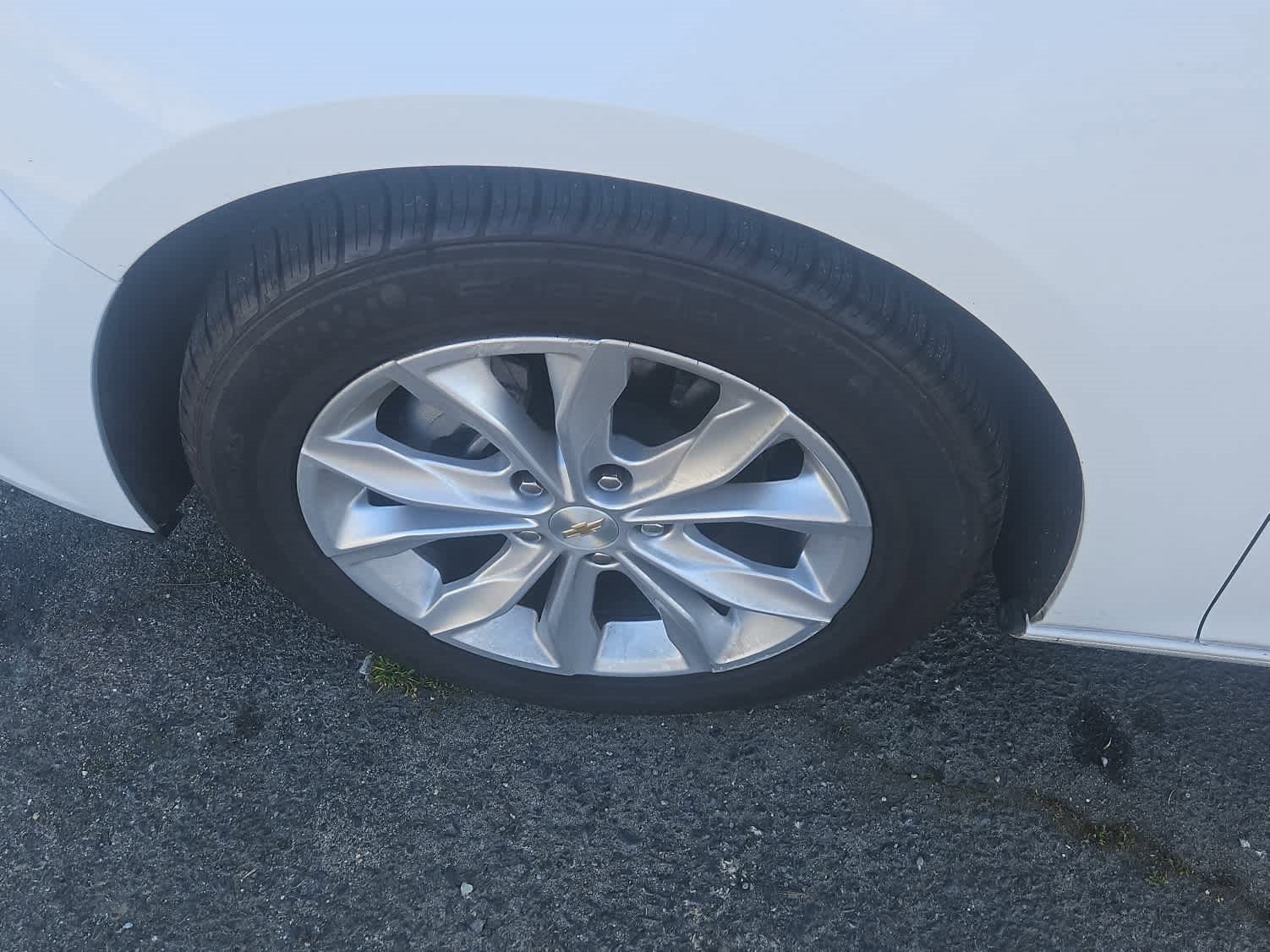 Used 2024 Chevrolet Malibu LT image 3