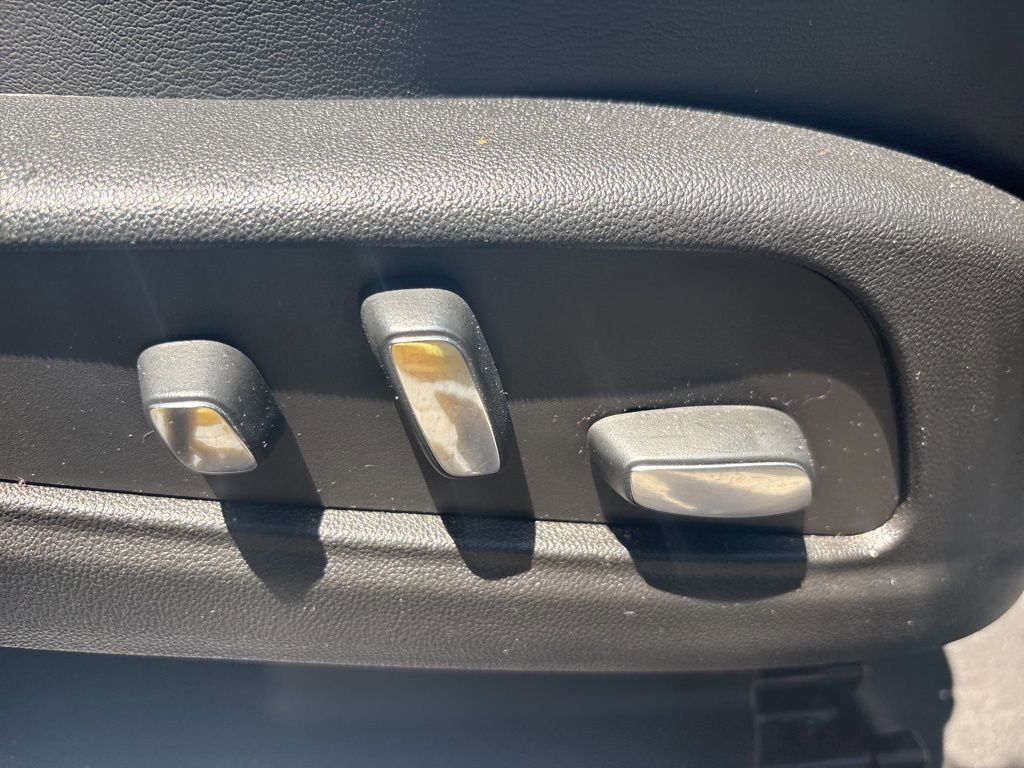 Certified 2025 Cadillac XT6 Premium Luxury image 25