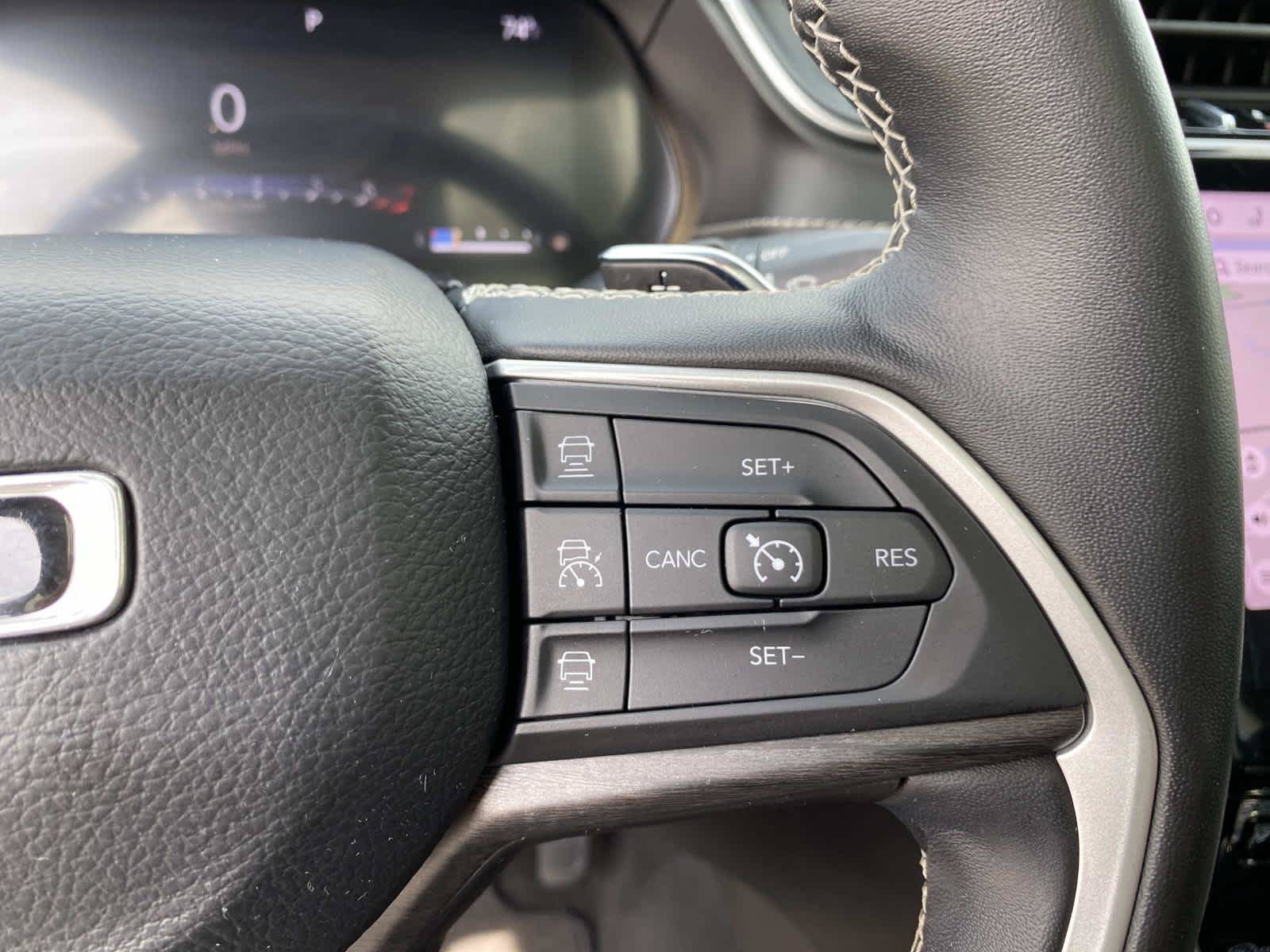 Used 2022 Jeep Grand Cherokee Limited AWD/4WD image 18