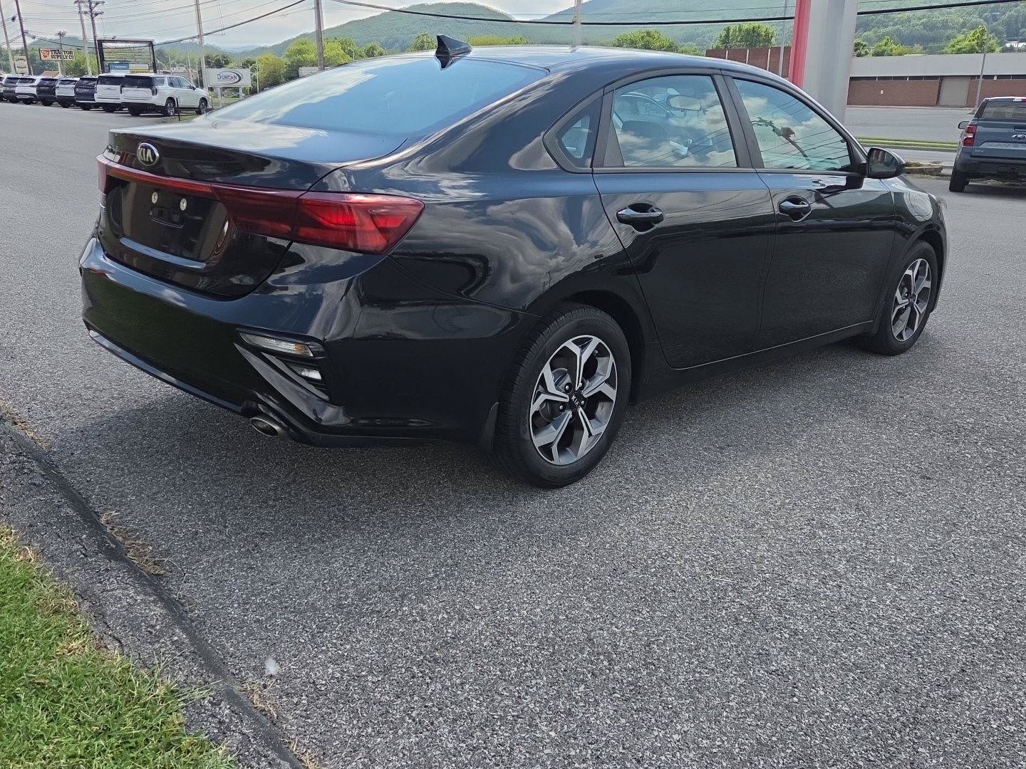 Used 2019 Kia Forte LXS FWD image 3