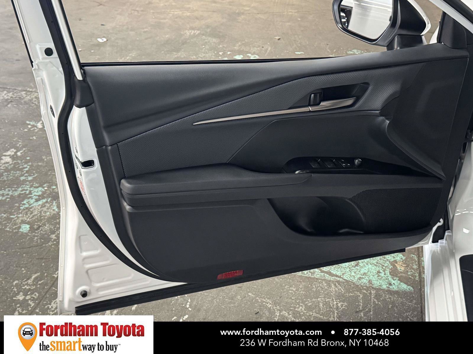 Used 2025 Toyota Camry SE FWD image 15