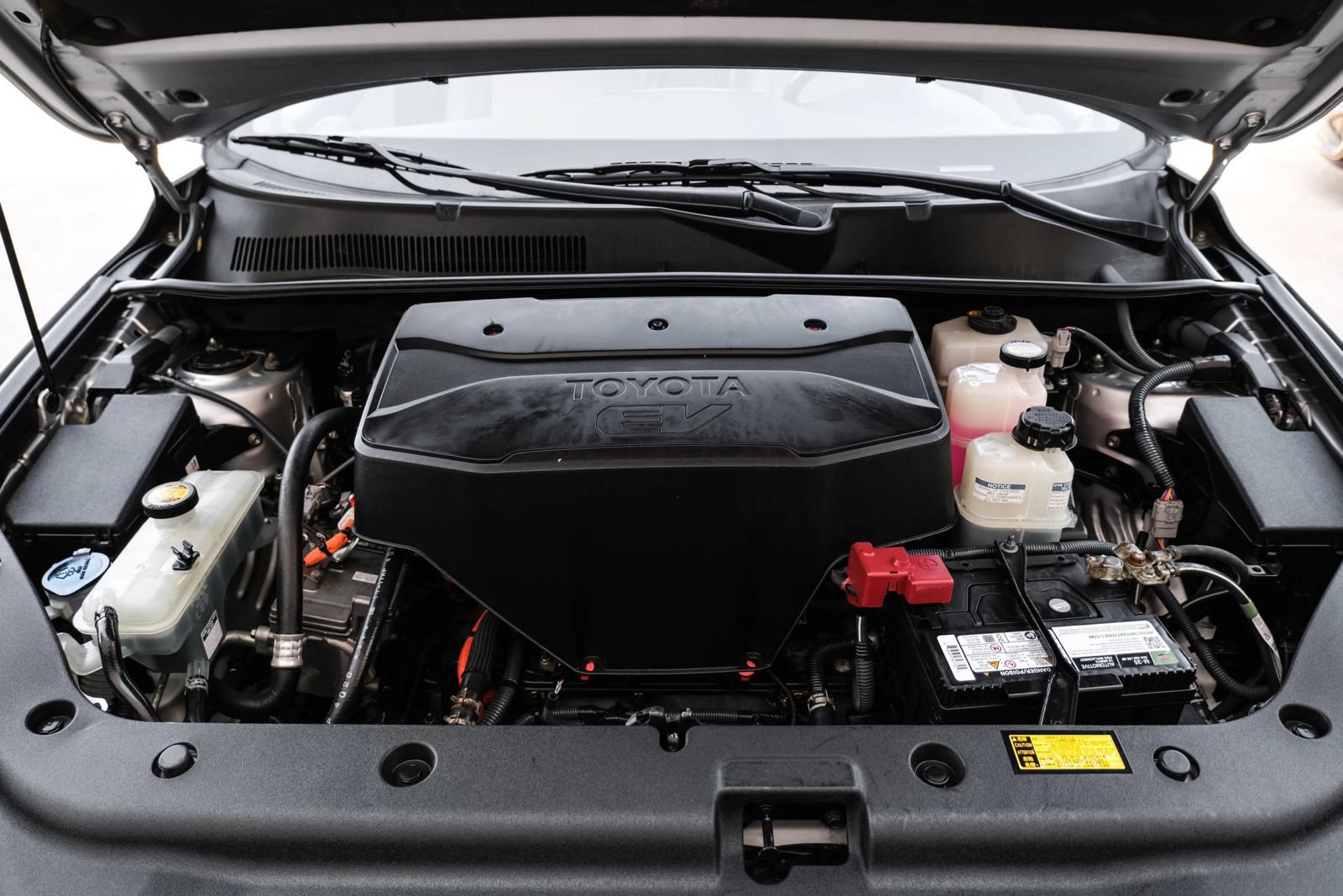 Used 2014 Toyota RAV4 EV FWD image 48