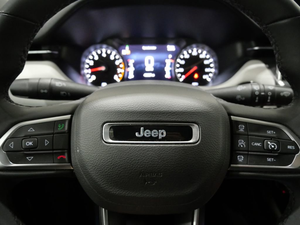 Used 2025 Jeep Compass Limited AWD/4WD image 16