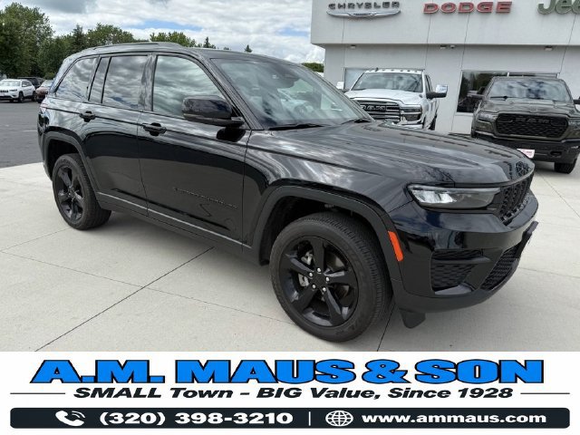 Used 2024 Jeep Grand Cherokee Altitude AWD/4WD image 1
