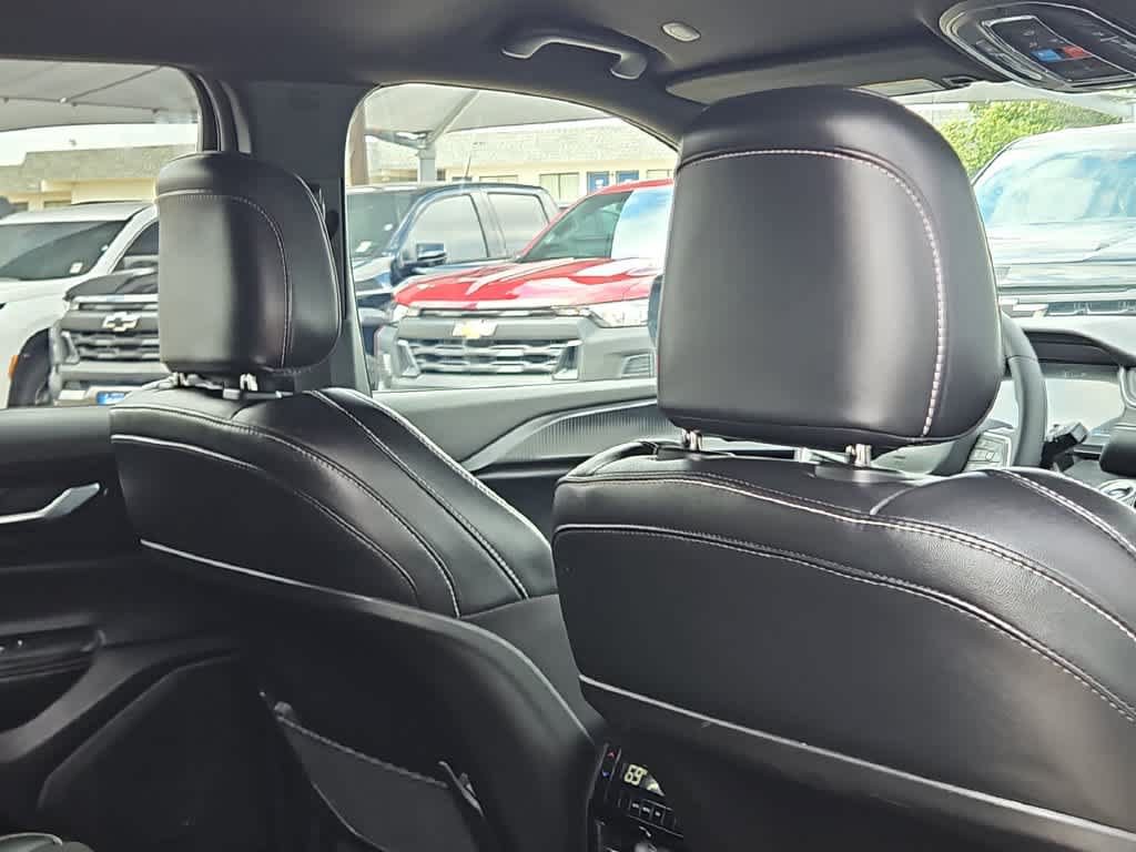 Used 2025 Jeep Grand Cherokee L Laredo RWD image 17