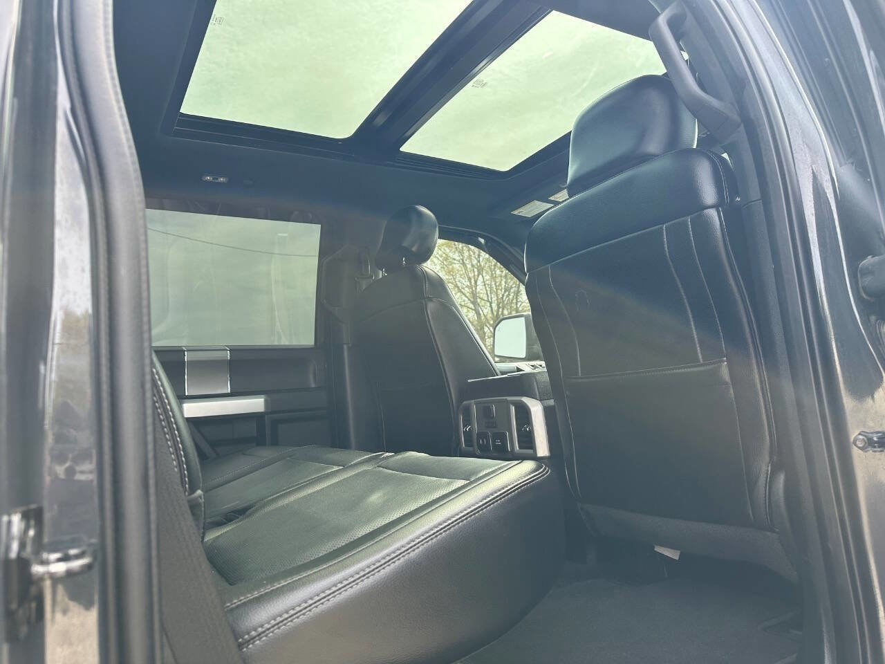 Used 2017 Ford F150 Lariat w/ Equipment Group 502A Luxury AWD/4WD image 28