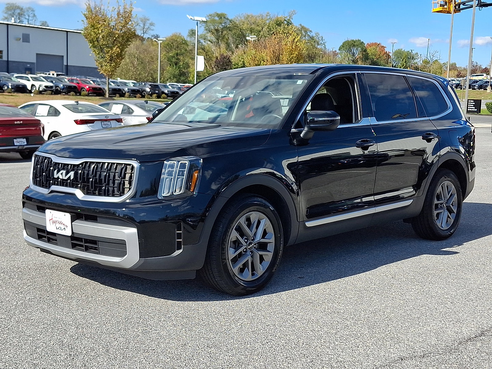 Used 2023 Kia Telluride LX image 3