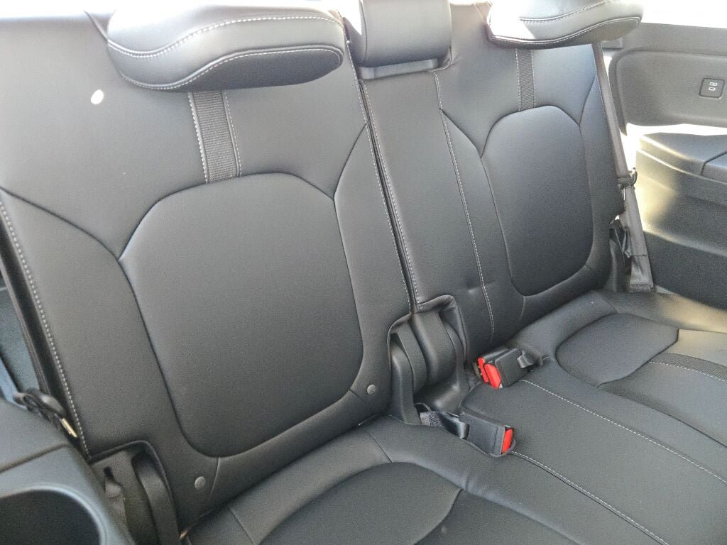 Used 2025 Honda Pilot EX-L image 13