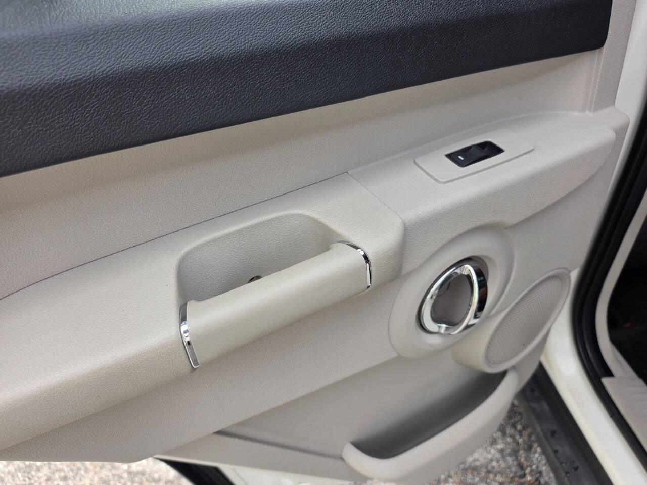 Used 2006 Jeep Commander Limited RWD image 14