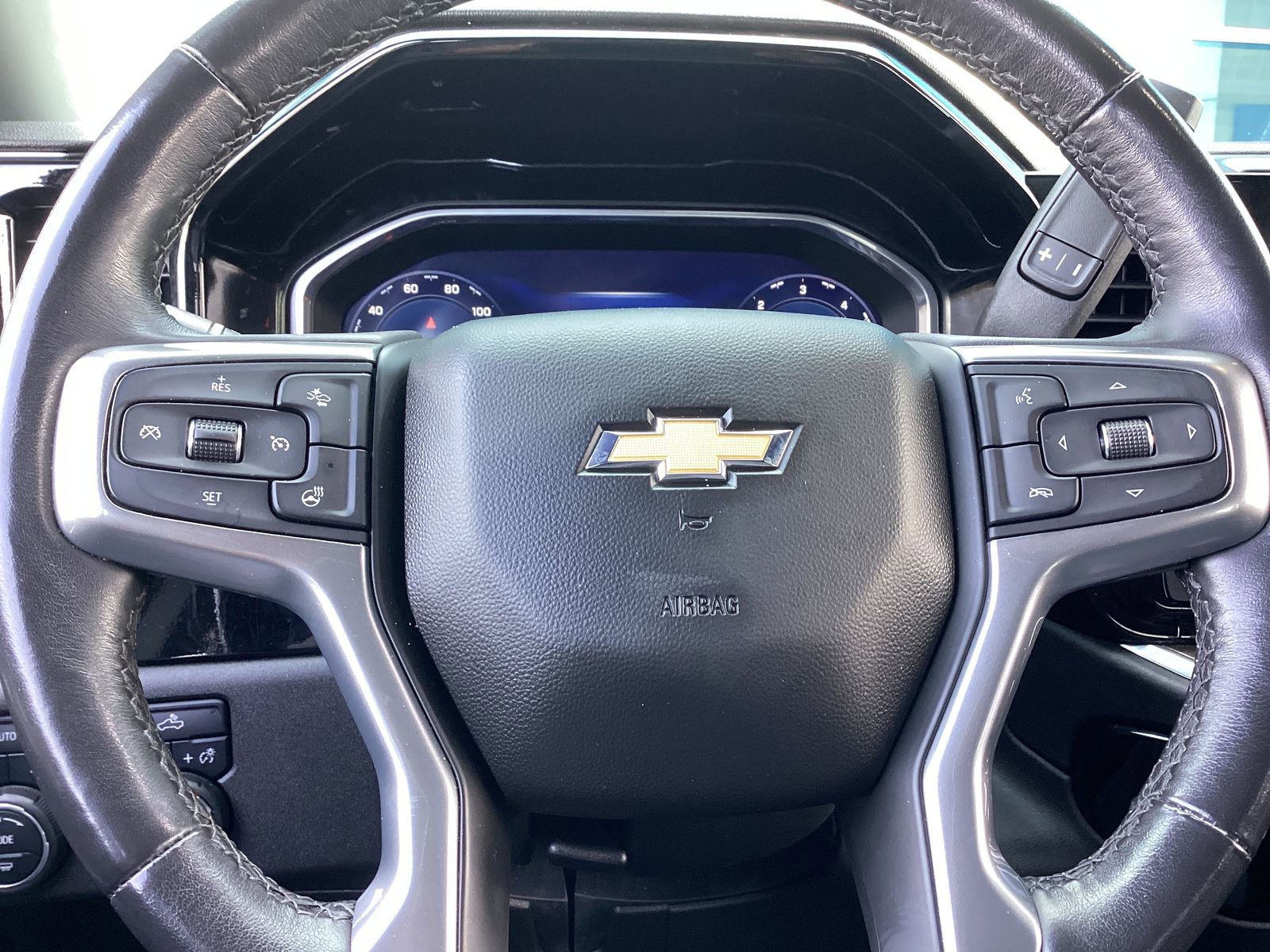 Used 2022 Chevrolet Silverado 1500 LT image 9