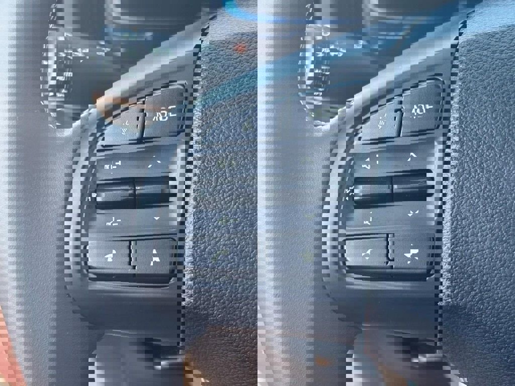 Certified 2025 Hyundai Venue Limited image 12