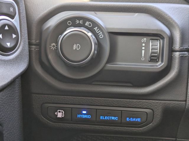 Used 2025 Jeep Wrangler Unlimited Sahara w/ Safety Group image 30