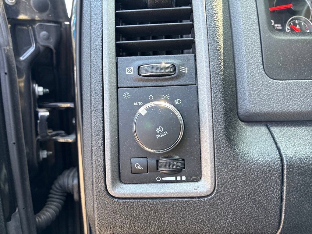 Used 2018 RAM 1500 Express w/ Black Ram 1500 Express Group AWD/4WD image 14