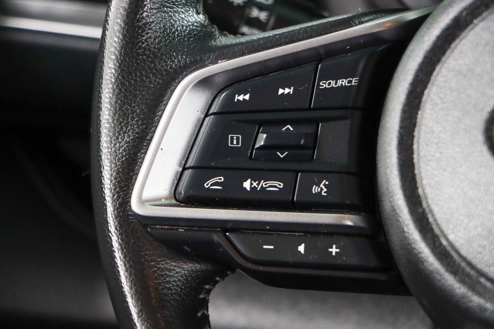 Used 2023 Subaru Ascent Limited AWD/4WD image 13