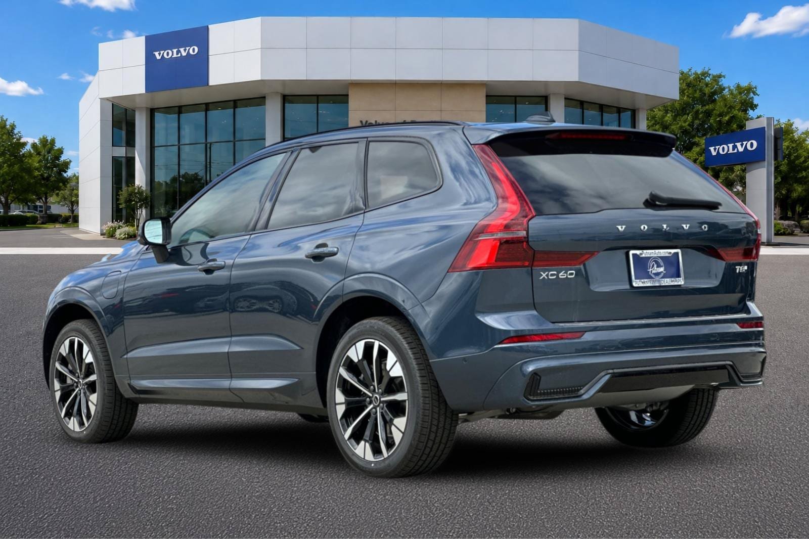New 2026 Volvo XC60 T8 Plus w/ Climate Package AWD/4WD image 5