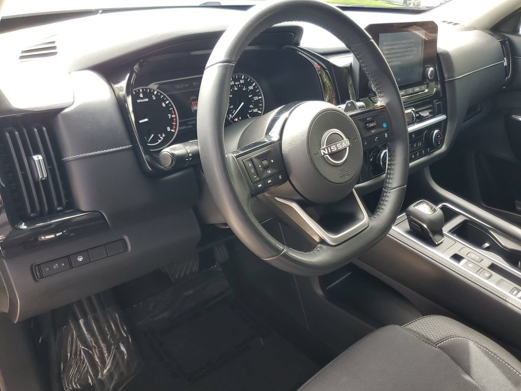 Certified 2022 Nissan Pathfinder SV w/ SV Black Package FWD image 18