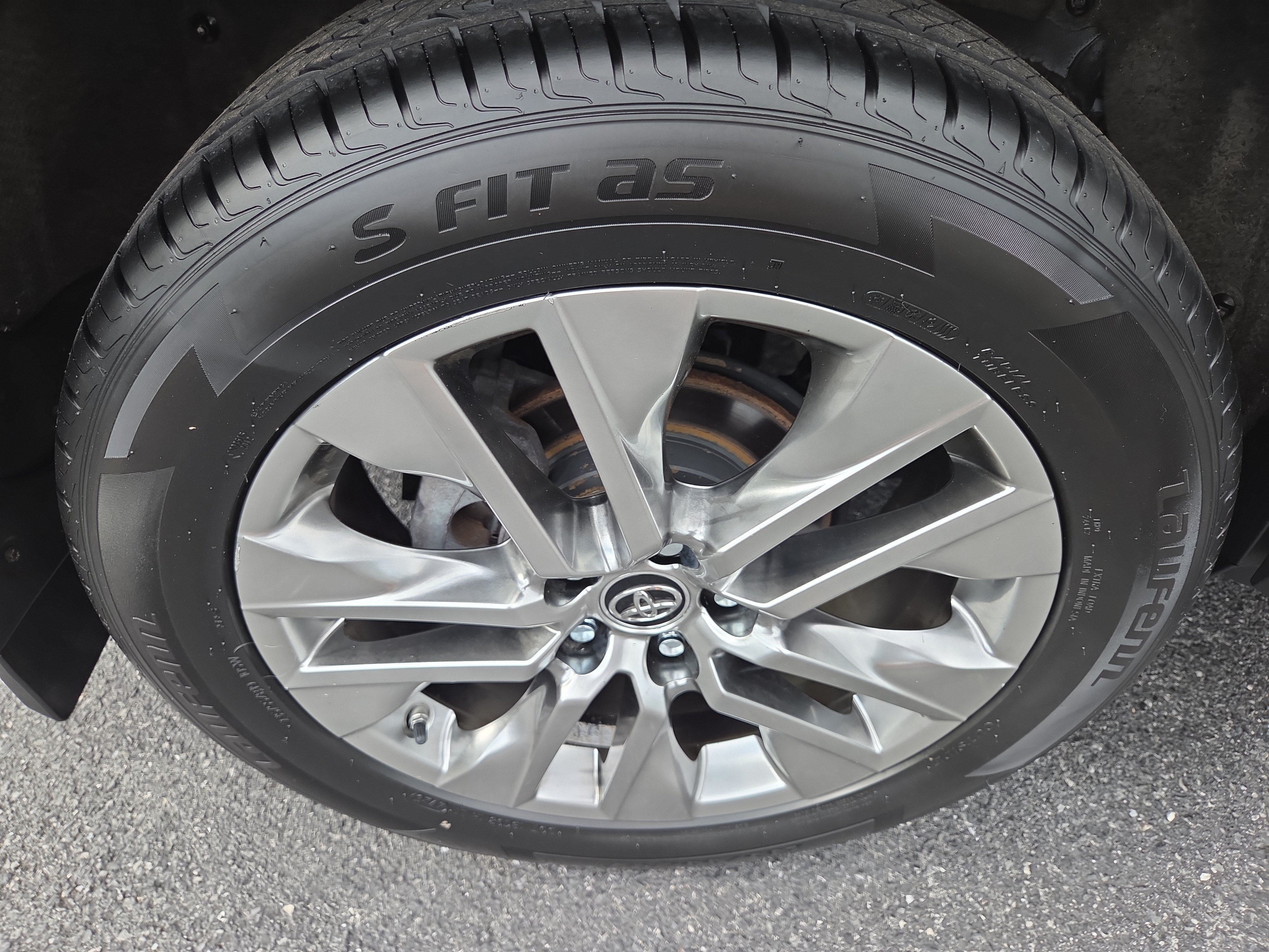 Used 2019 Toyota RAV4 LE AWD/4WD image 11