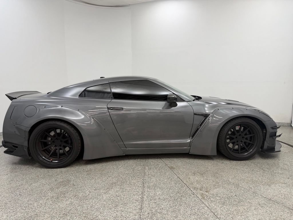 Used 2015 Nissan GT-R Black Edition AWD/4WD image 8
