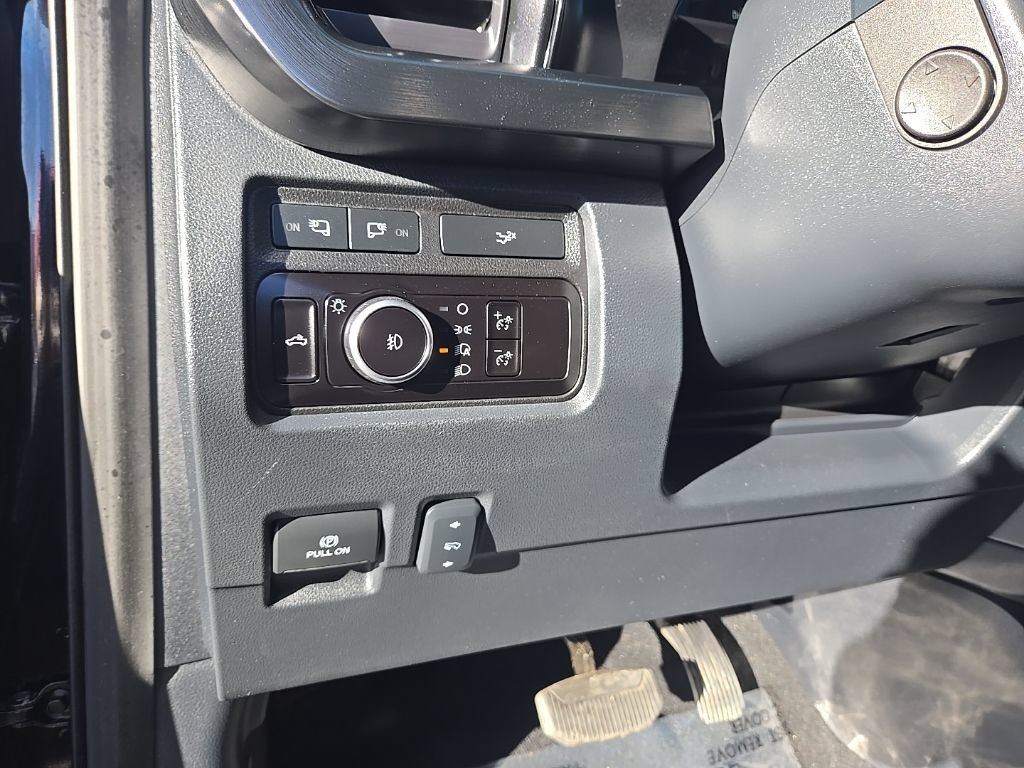 Used 2023 Ford F350 Lariat w/ Sport Appearance Package AWD/4WD image 14